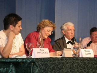 Лола Э. Комарова, Моник Жибо, Мишель де М’Юзан